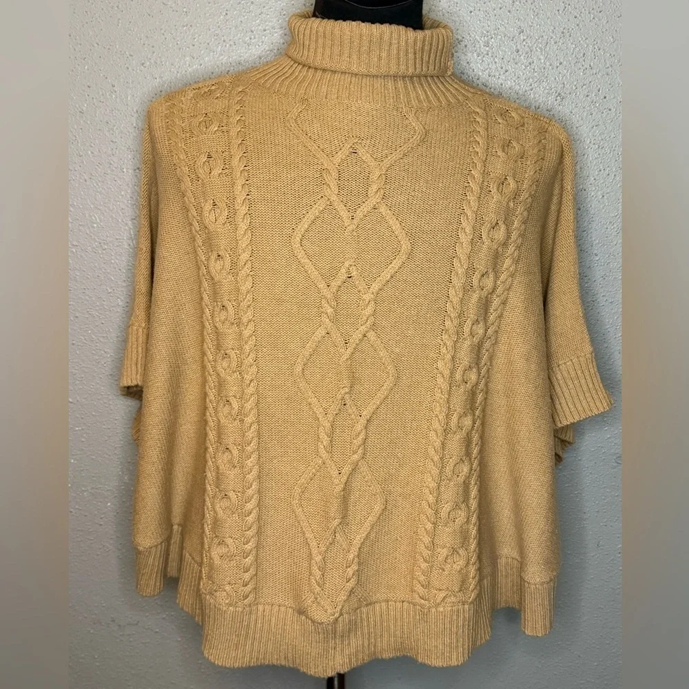 GAP Cable Knit Poncho - Picture 2 of 7